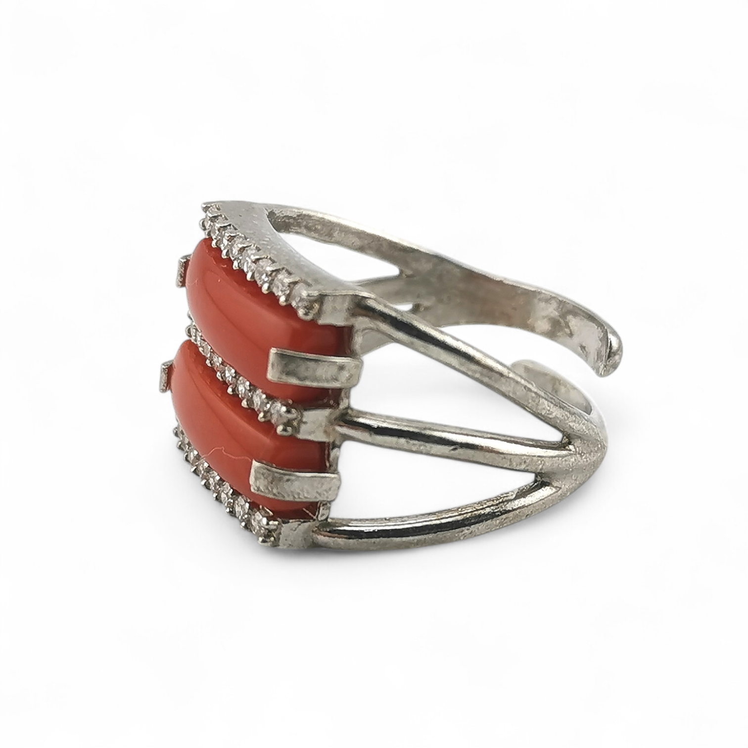anello di corallo rosso naturale con zirconi in argento 925 rodiato