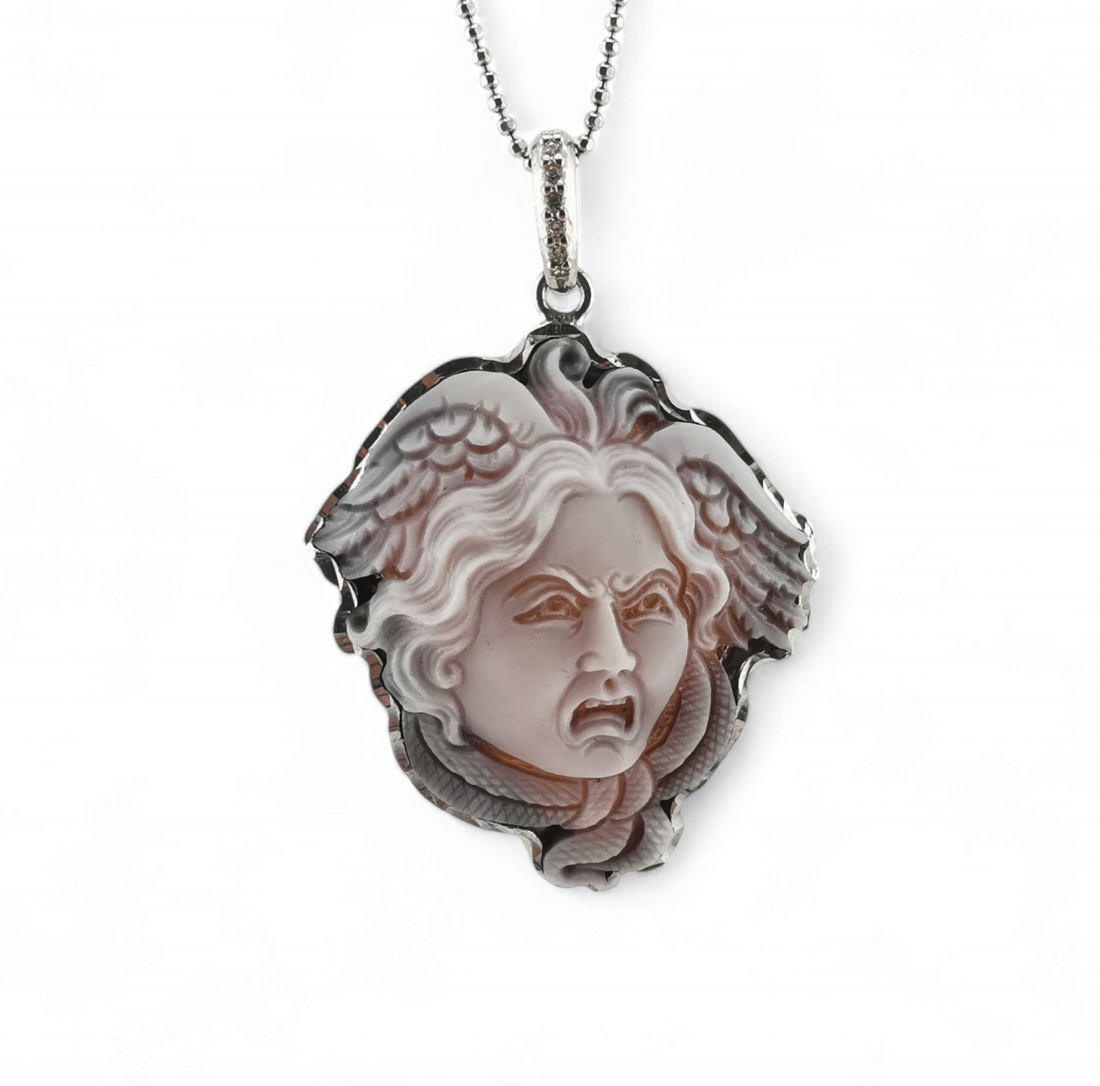 collana con ciondolo cammeo sardonico LA MEDUSA in argento 925 rodiato