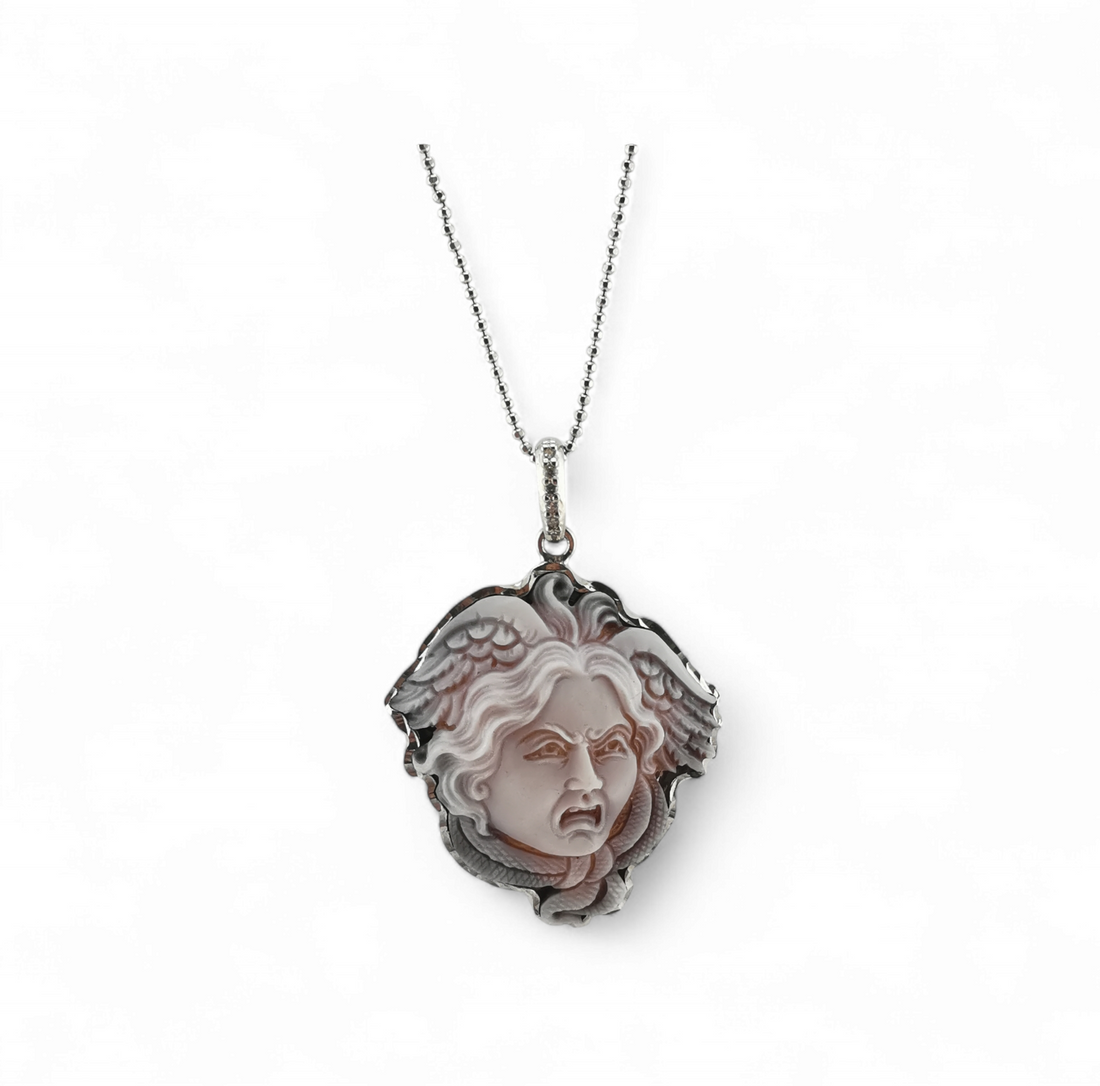 collana con ciondolo cammeo sardonico LA MEDUSA in argento 925 rodiato