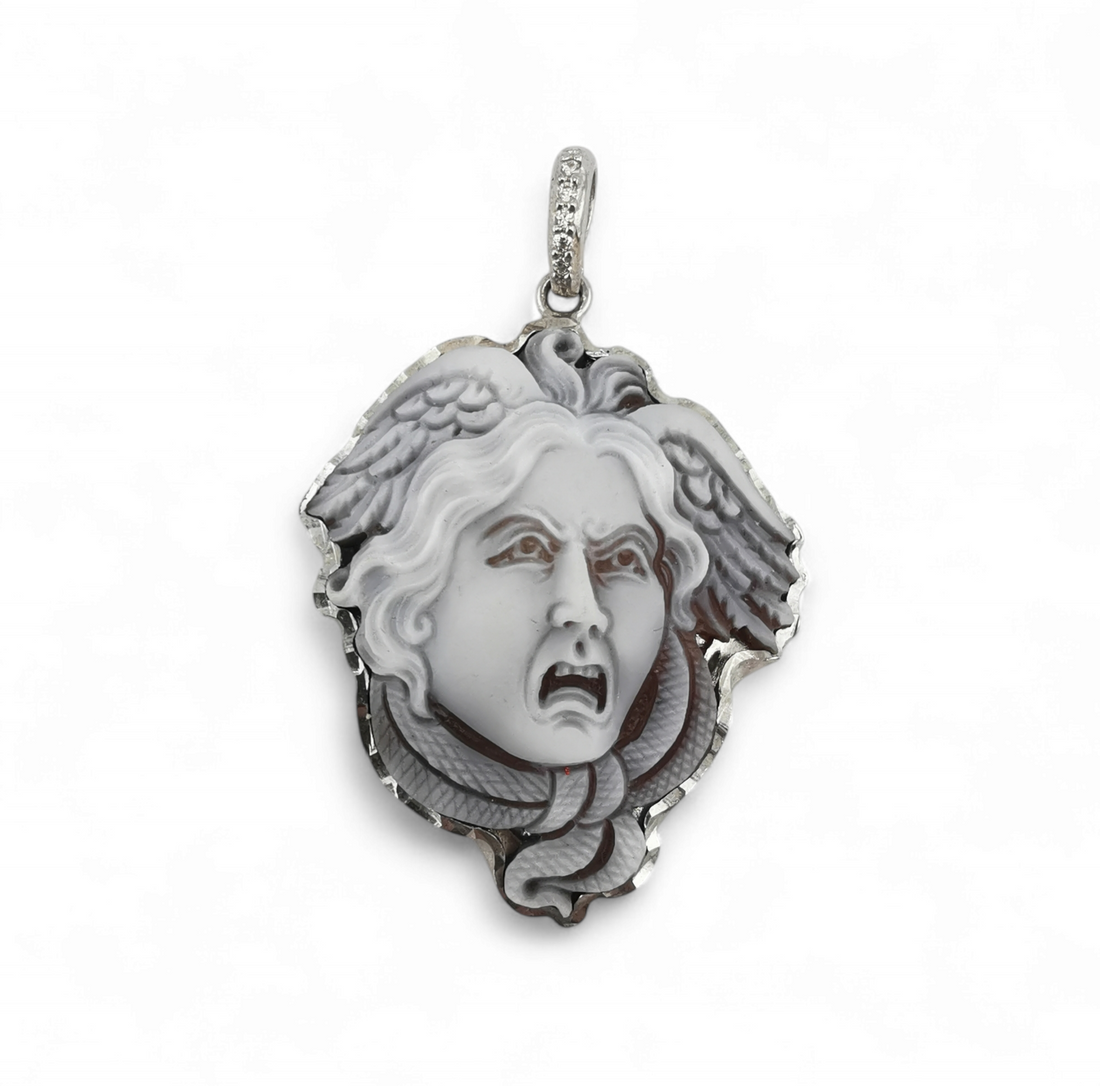 collana con ciondolo cammeo sardonico LA MEDUSA in argento 925 rodiato