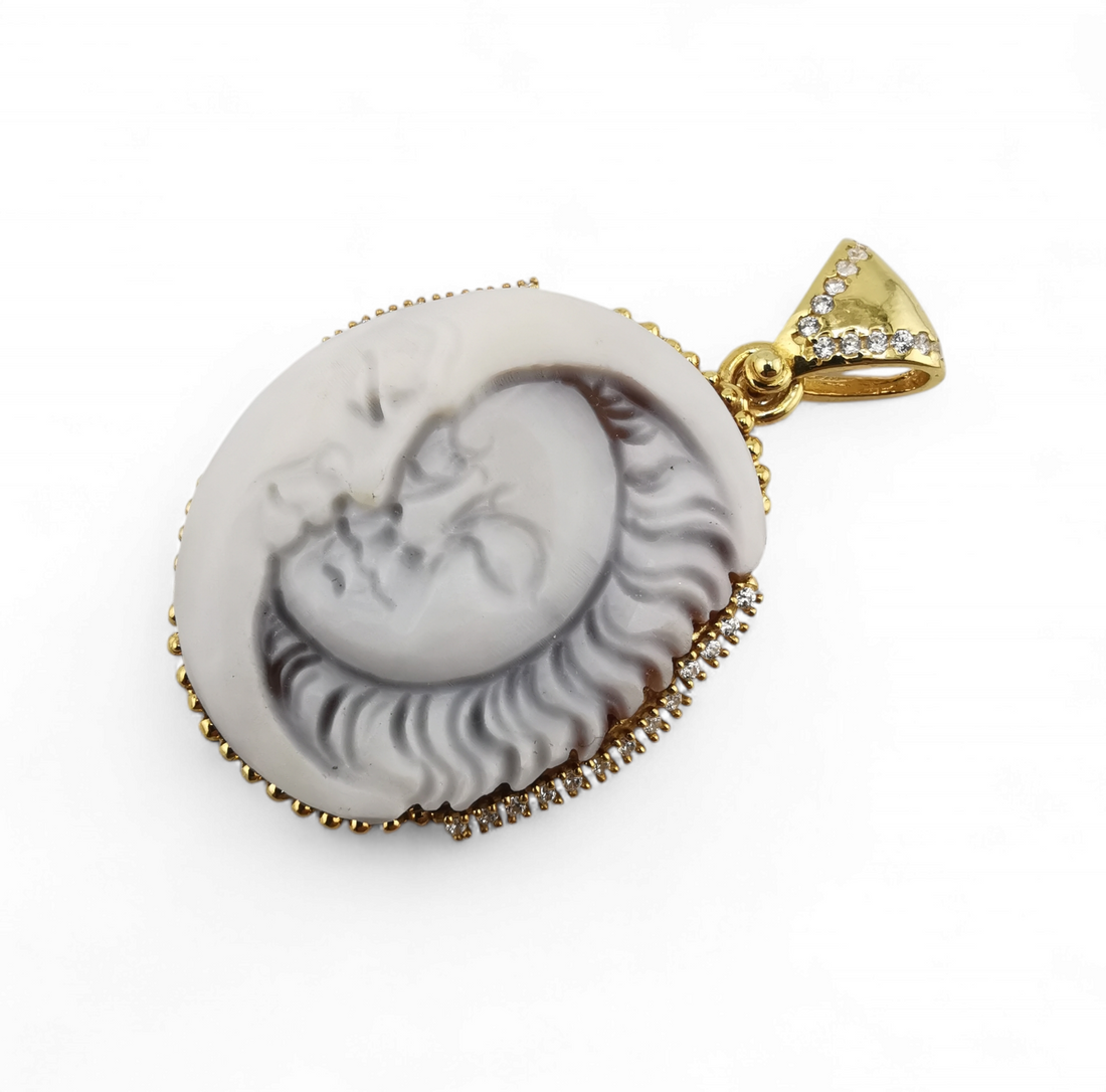 Collana con ciondolo cammeo sardonico SOLE E LUNA  in argento 925  bagnato in oro giallo