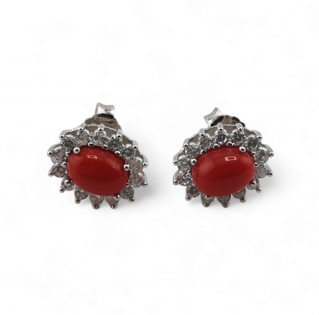 Orecchini cabochon ovali di corallo rosso naturale e zirconi in argento 925