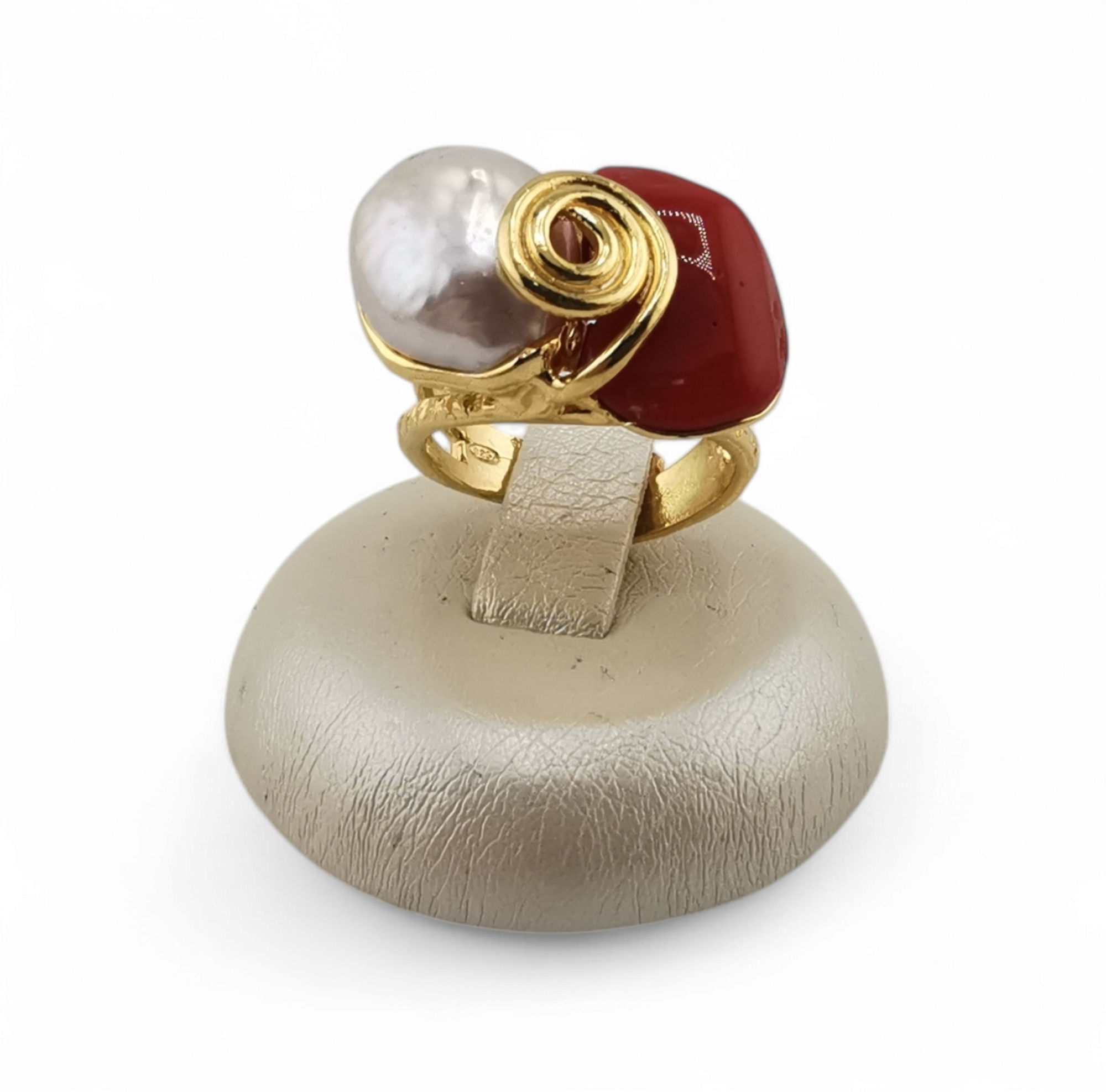 anello aspirale con corallo rosso e perla barocca in argento 925