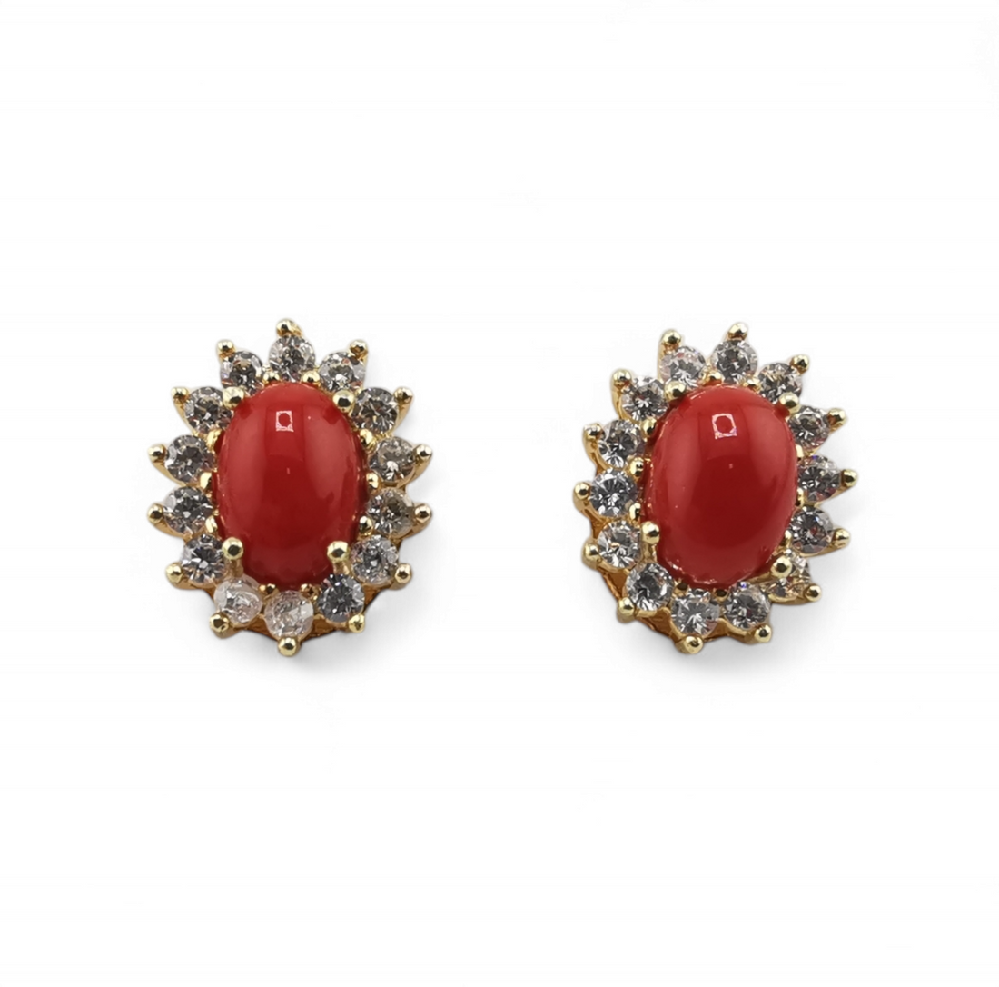 Orecchini cabochon ovali di corallo rosso naturale e zirconi in argento 925