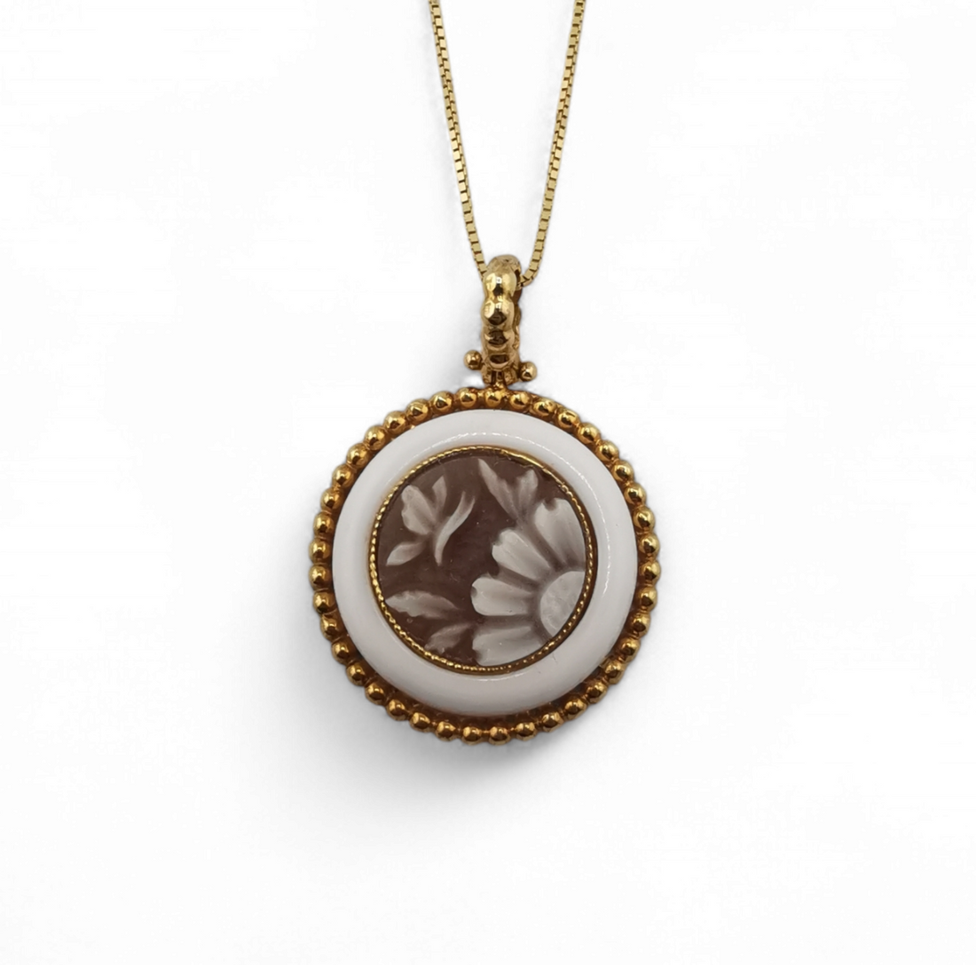 collana ciondolo cammeo fiore farfalla con cornice in agata bianca in argento 925 gold